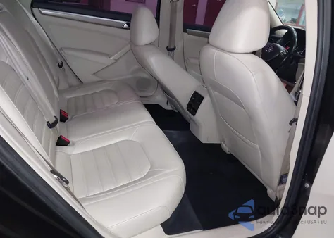 2017 Volkswagen Passat 1.8T Sel Premium z USA, uszkodzony, nr VIN 1VWCT7A37HC067756